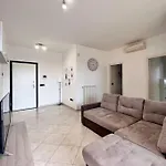 Stay-apartments In Capruzzi With Private Parking شقة باري