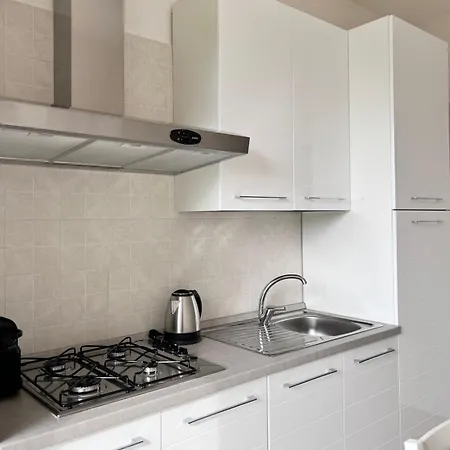 Stay-apartments In Capruzzi With Private Parking * باري