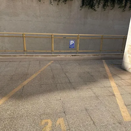 Stay-apartments In Capruzzi With Private Parking Bari