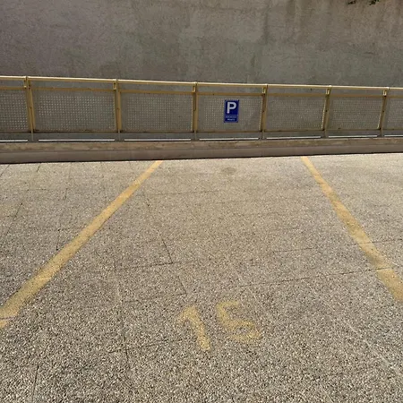 Stay-apartments In Capruzzi With Private Parking Bari