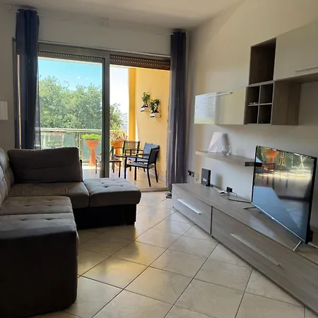 Stay-apartments In Capruzzi With Private Parking شقة باري